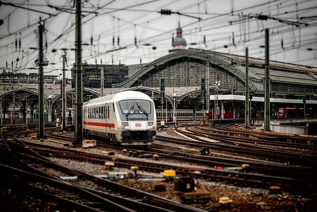 5 Innovazioni Tecnologiche Che Cambieranno il Futuro della Mobilità