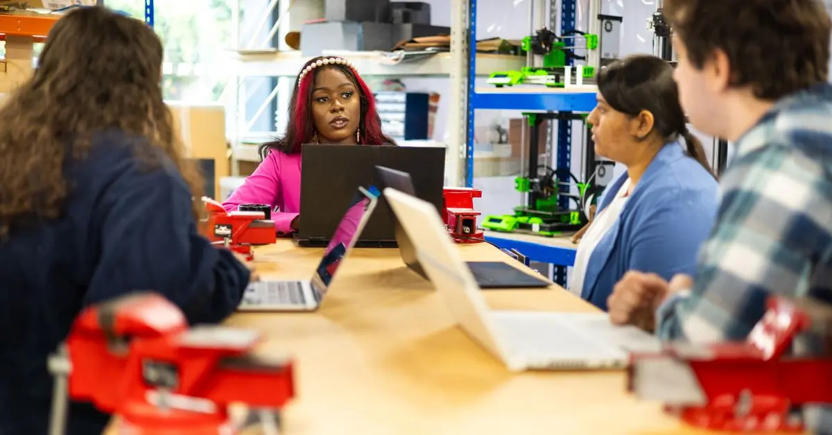 Come l'Intelligenza Artificiale Sta Cambiando il Settore dell'Educazione
