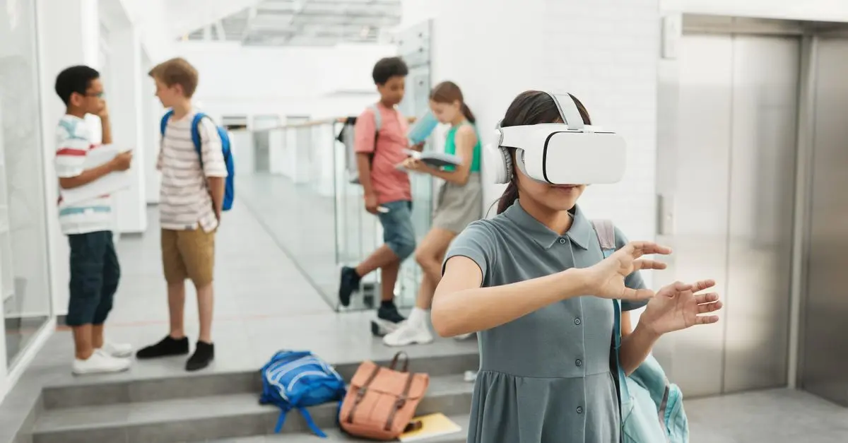 Come le Tecnologie Immersive Stanno Cambiando il Settore Educativo