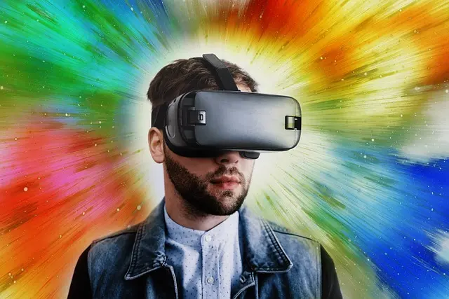 Come la Realtà Virtuale Sta Trasformando l'Educazione