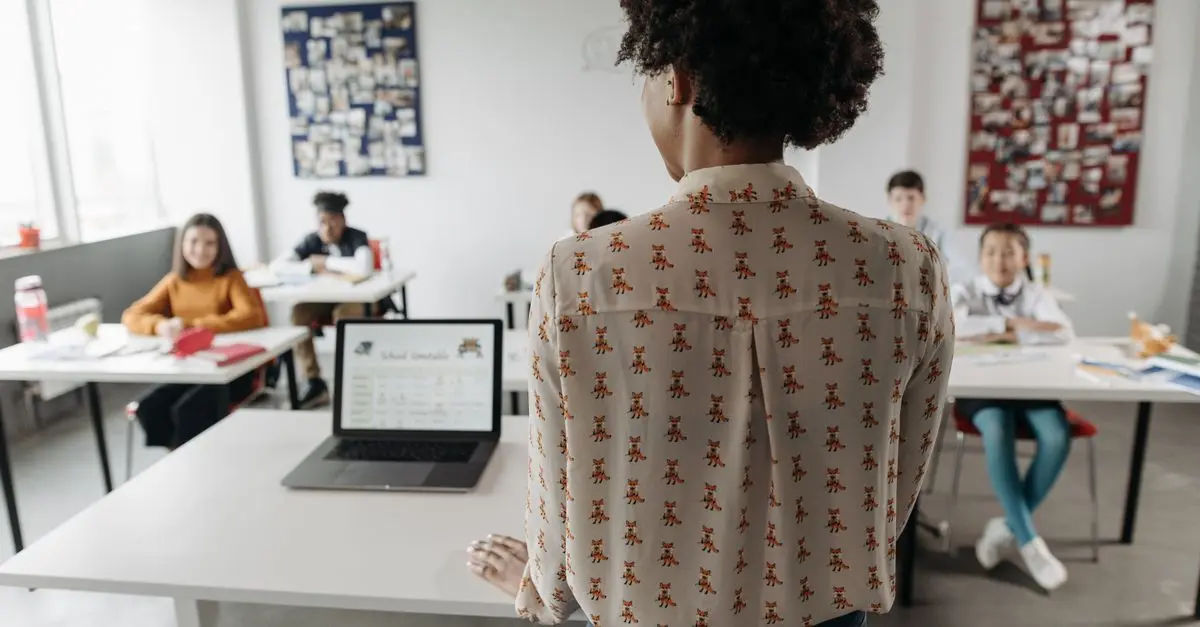 Come l'Intelligenza Artificiale Sta Rivoluzionando il Settore dell'Educazione