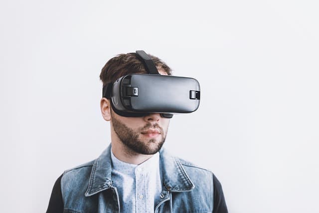 Come la Realtà Virtuale Modificherà le Esperienze di Apprendimento